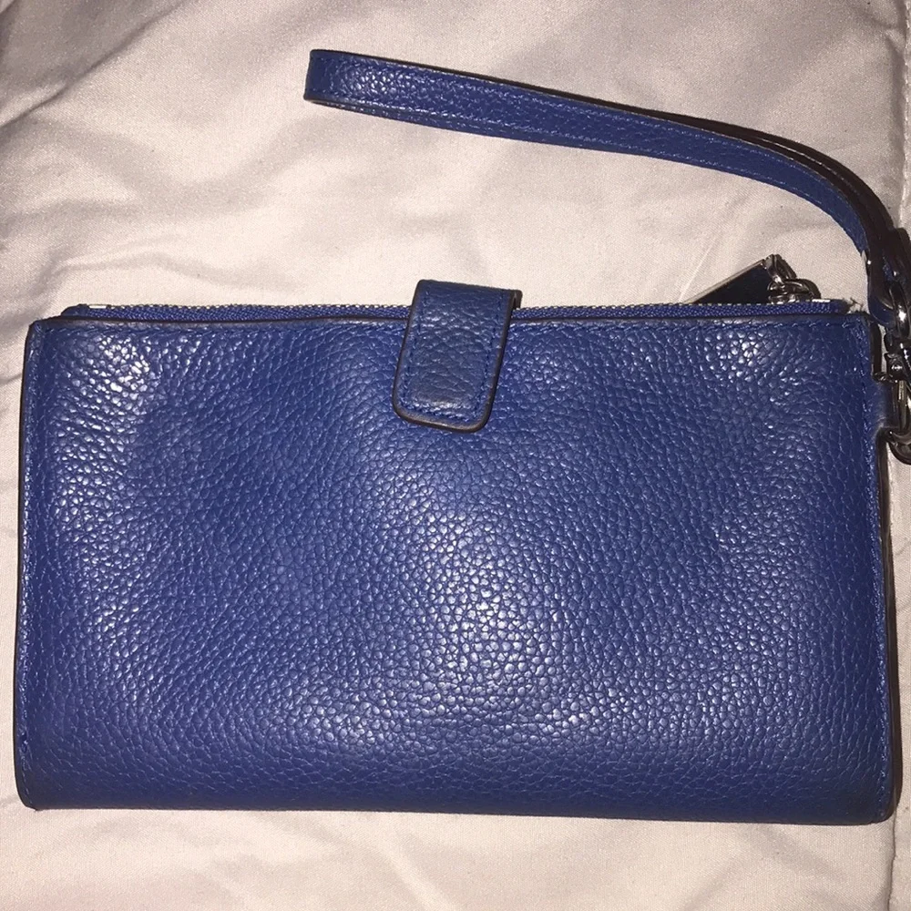 Auth Used MK Adele Double-Zip Pebble Leather Phone Walllet/Wristlet (Blue) - Picture 3 of 9